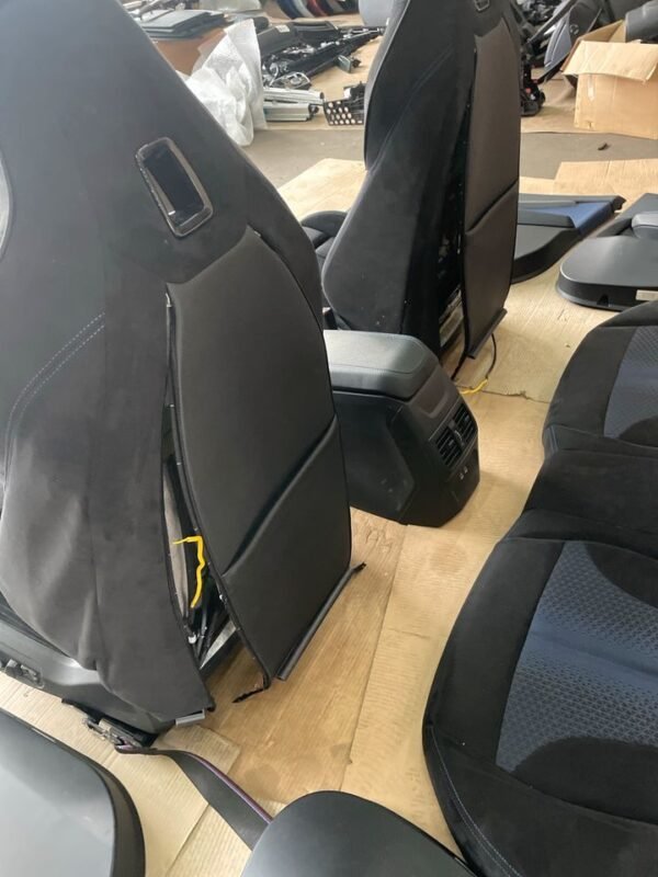 BMW 1 F40 M-Sport Innenausstattung Sitze alcantara