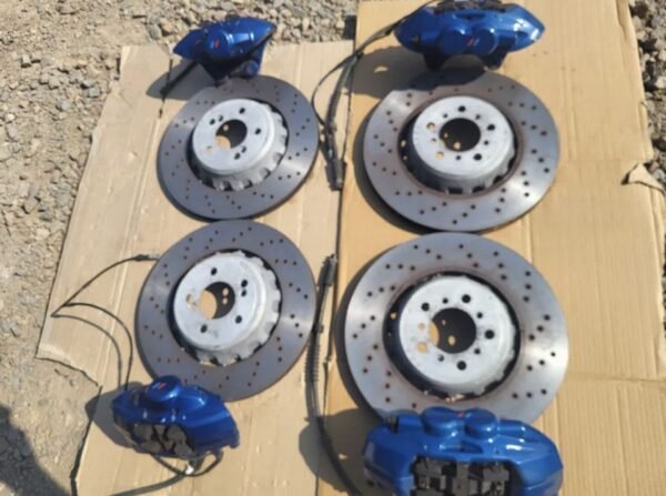 BMW M2 F87 M3 F80 M4 F82 Bremsen Bremsscheiben Klötze Sättel SET
