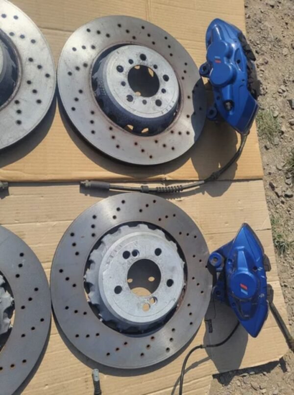 BMW M2 F87 M3 F80 M4 F82 Bremsen Bremsscheiben Klötze Sättel SET