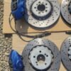BMW M2 F87 M3 F80 M4 F82 Bremsen Bremsscheiben Klötze Sättel SET