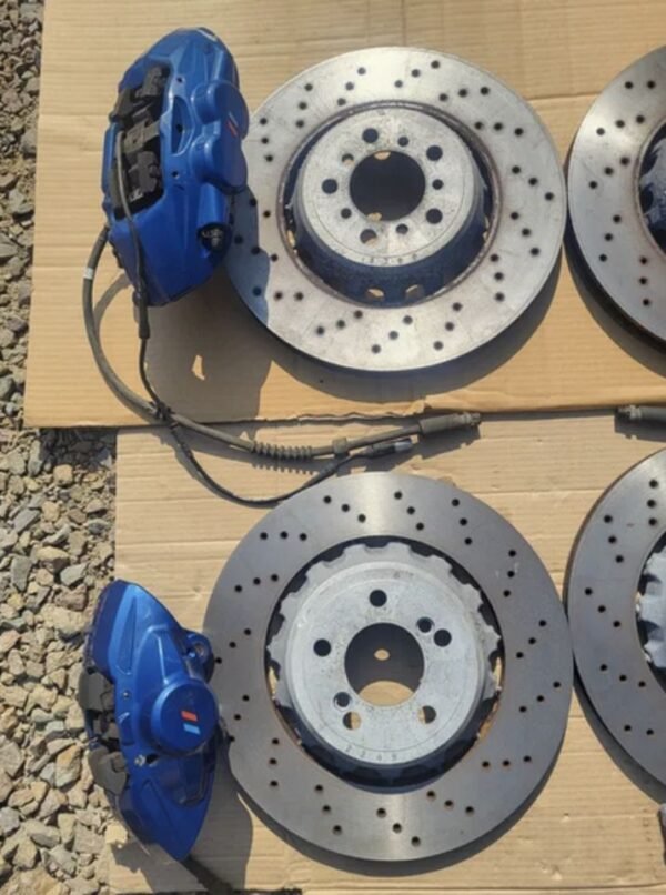 BMW M2 F87 M3 F80 M4 F82 Bremsen Bremsscheiben Klötze Sättel SET