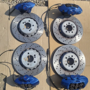bmw-m2-f87-m3-f80-m4-f82-bremsen-bremsscheiben-klotze-sattel-set
