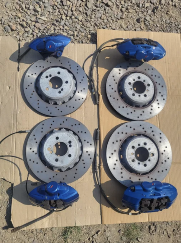 BMW M2 F87 M3 F80 M4 F82 Bremsen Bremsscheiben Klötze Sättel SET
